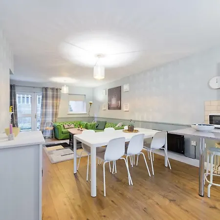 Holiday House At Heuston Station With Parking Сasa de vacaciones