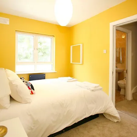 Holiday House At Heuston Station With Parking Сasa de vacaciones