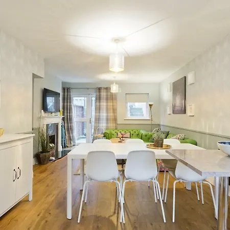 Holiday House At Heuston Station With Parking 度假居