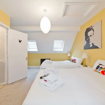 Vakantiehuis Holiday House At Heuston Station With Parking *