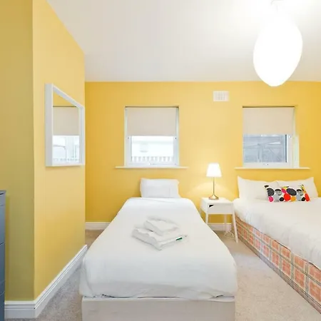 Holiday House At Heuston Station With Parking Vakantiehuis