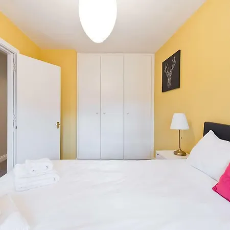 Holiday House At Heuston Station With Parking 都柏林