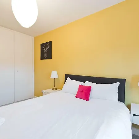 Vakantiehuis Holiday House At Heuston Station With Parking
