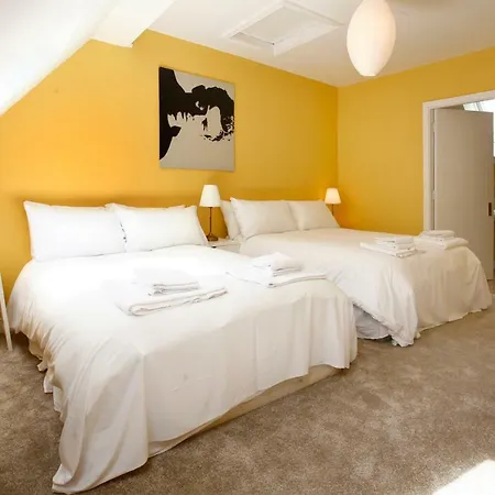 Vakantiehuis Holiday House At Heuston Station With Parking *