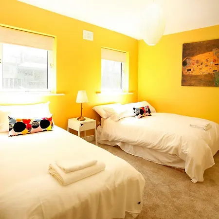 Holiday House At Heuston Station With Parking 都柏林