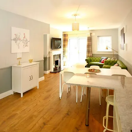 Holiday House At Heuston Station With Parking *