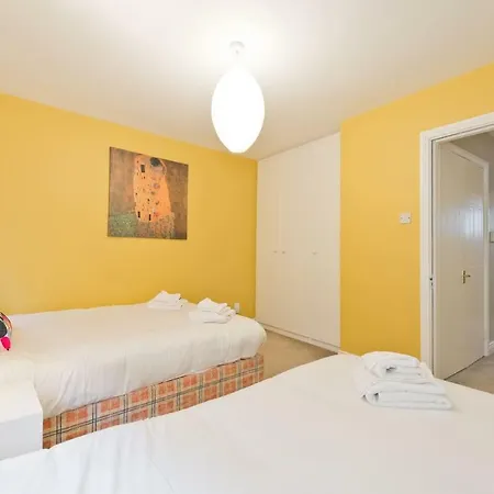 Holiday House At Heuston Station With Parking *